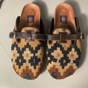 Res Ipsa Mens Patterned Slip-On Clogs